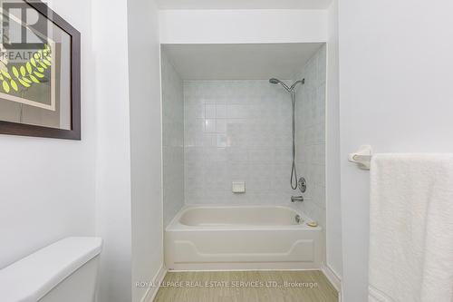 2967 Jackson Drive, Burlington, ON - Indoor Photo Showing Bathroom