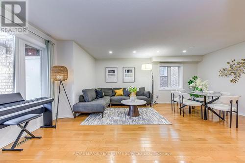 2967 Jackson Drive, Burlington, ON - Indoor Photo Showing Living Room