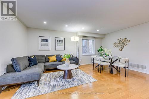 2967 Jackson Drive, Burlington, ON - Indoor Photo Showing Living Room