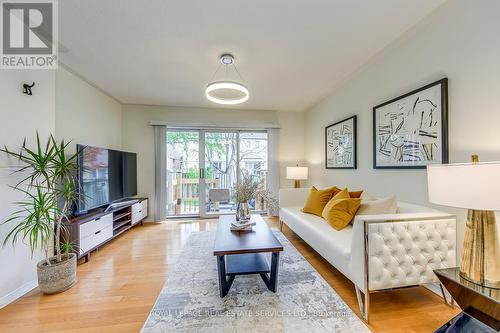 2967 Jackson Drive, Burlington, ON - Indoor Photo Showing Living Room