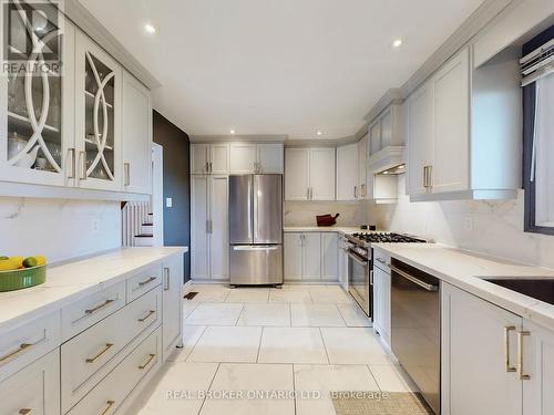 15 Jasmine Crescent, Whitchurch-Stouffville, ON - Indoor Photo Showing Kitchen With Stainless Steel Kitchen With Upgraded Kitchen