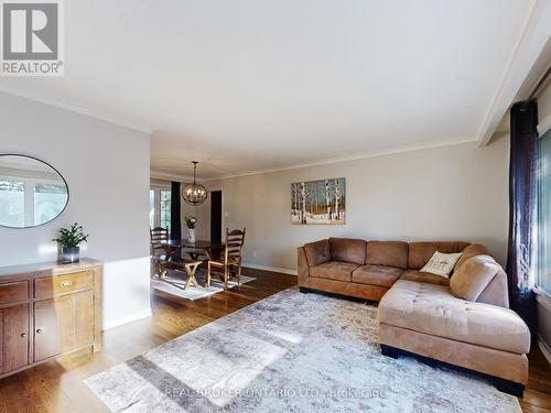 15 Jasmine Crescent, Whitchurch-Stouffville, ON - Indoor Photo Showing Living Room