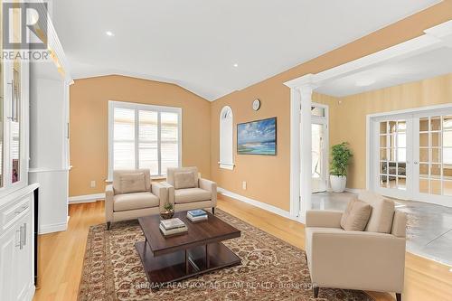 498 Tremblant Court, Mississauga, ON - Indoor Photo Showing Living Room