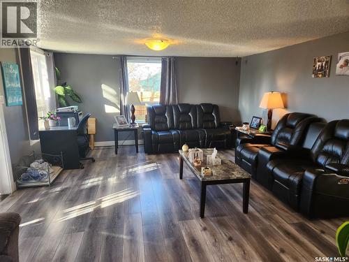 309 4Th Street W, Nipawin, SK - Indoor Photo Showing Living Room