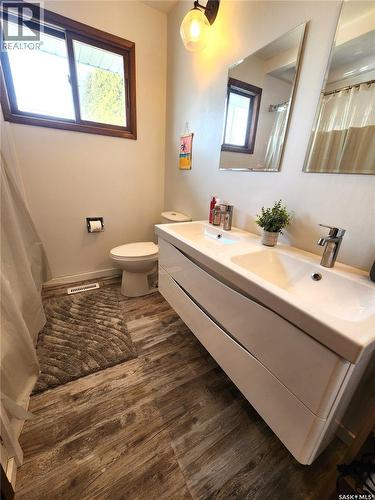 1272 King Street, Estevan, SK - Indoor Photo Showing Bathroom