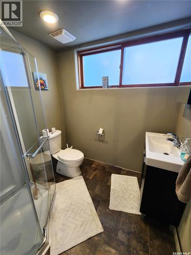 1272 King Street, Estevan, SK - Indoor Photo Showing Bathroom