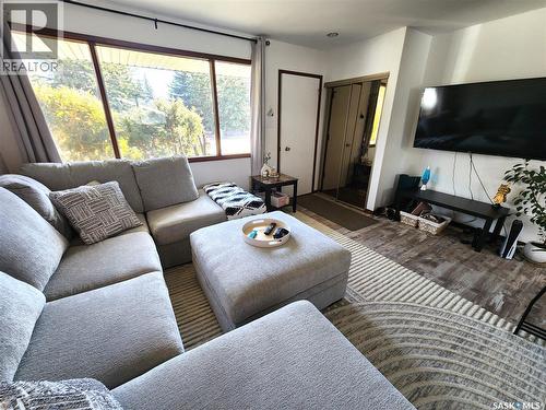 1272 King Street, Estevan, SK - Indoor Photo Showing Living Room