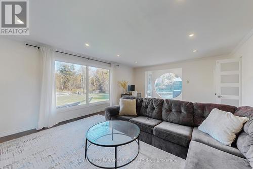 4983 Ninth Line, Erin, ON - Indoor Photo Showing Living Room
