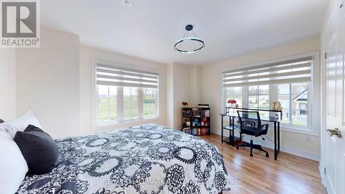 1009 Langford Boulevard, Bradford West Gwillimbury, ON - Indoor Photo Showing Bedroom