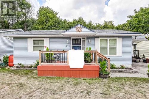 272 JEFF SMITH COURT  Newmarket, ON L3Y 8C5