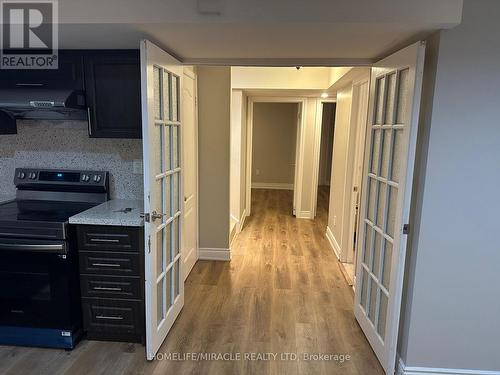 7100 Walworth Court, Mississauga, ON - Indoor Photo Showing Kitchen