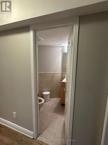 7100 Walworth Court, Mississauga, ON - Indoor Photo Showing Bathroom