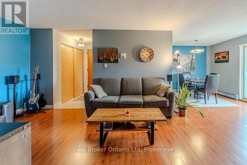 202 - 925 10Th Avenue E, Owen Sound, ON - Indoor Photo Showing Living Room