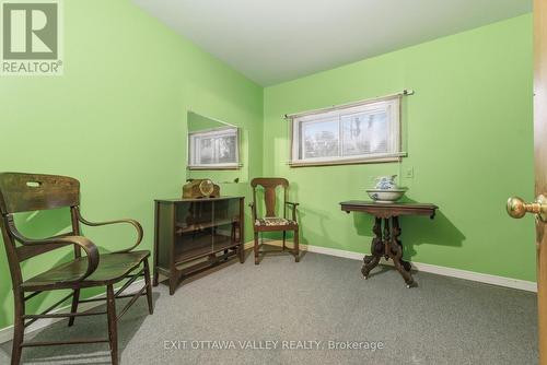 6 Ottawa Street, Laurentian Hills, ON - Indoor