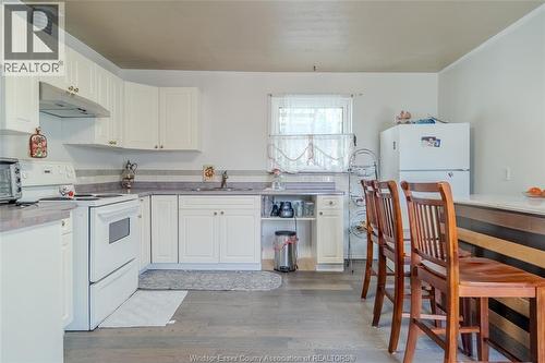 920 Lillian, Windsor, ON - Indoor Photo Showing Kitchen