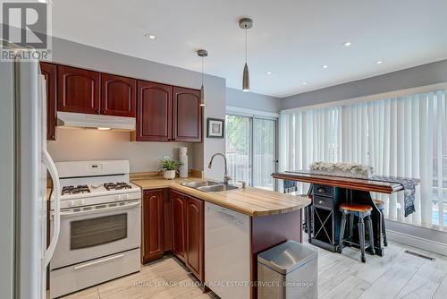2055 Hunters Wood Drive, Burlington, ON - Indoor Photo Showing Kitchen With Double Sink