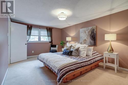 2055 Hunters Wood Drive, Burlington, ON - Indoor Photo Showing Bedroom