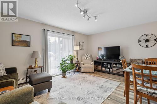 70 Stokes Road, St. Thomas, ON - Indoor Photo Showing Living Room