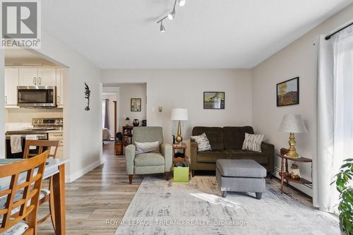 70 Stokes Road, St. Thomas, ON - Indoor Photo Showing Living Room