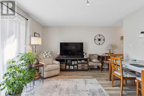 70 Stokes Road, St. Thomas, ON - Indoor Photo Showing Living Room