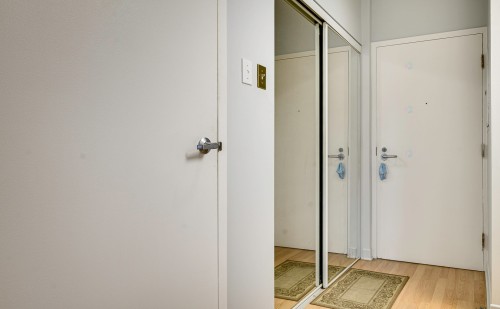 Hall d'entrée/Vestibule - 201-305 Rue Laviolette, Saint-Jérôme, QC - Indoor Photo Showing Other Room