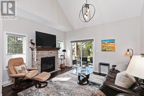 136 Conservation Way, Collingwood, ON - Indoor Photo Showing Living Room With Fireplace