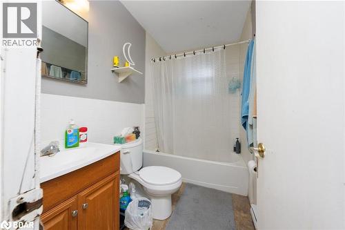 94 Sixth Avenue, Brantford, ON - Indoor Photo Showing Bathroom