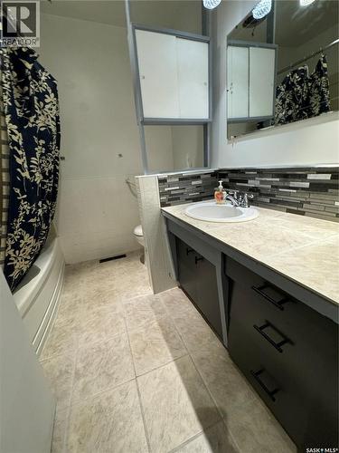 203 2Nd, Stenen, SK - Indoor Photo Showing Bathroom