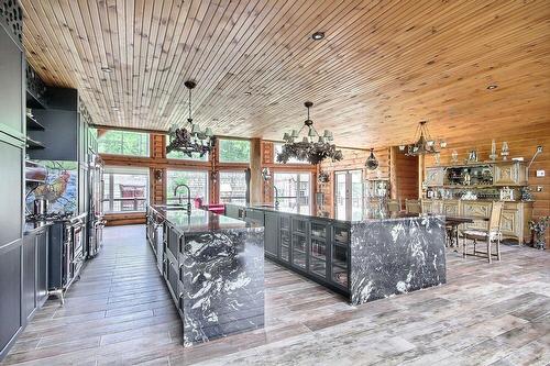 Kitchen - 40 Rue De L'Orée-Des-Bois, Sainte-Catherine-De-La-Jacques-Cartier, QC -  With Exterior