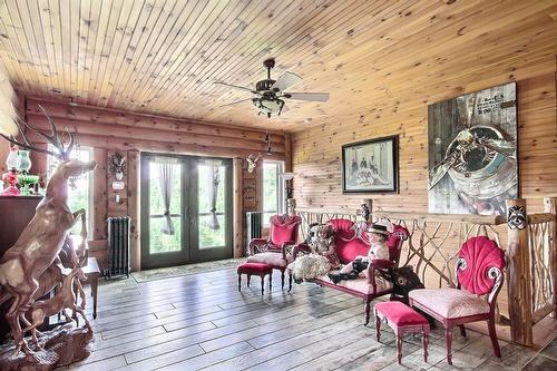 Den - 40 Rue De L'Orée-Des-Bois, Sainte-Catherine-De-La-Jacques-Cartier, QC -  With Deck Patio Veranda With Exterior