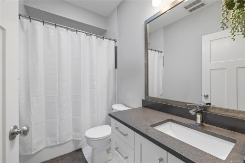 453 Silver Mountain Dr, Nanaimo, BC - Indoor Photo Showing Bathroom