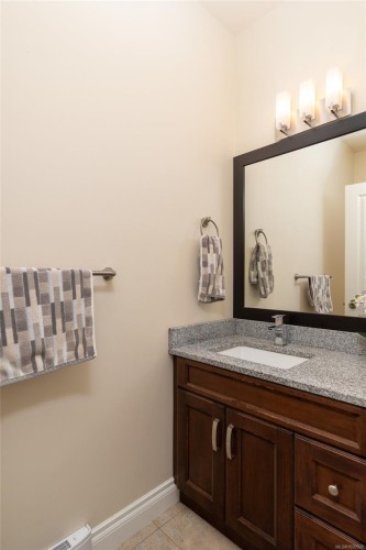 5173 Lochside Dr, Saanich, BC 