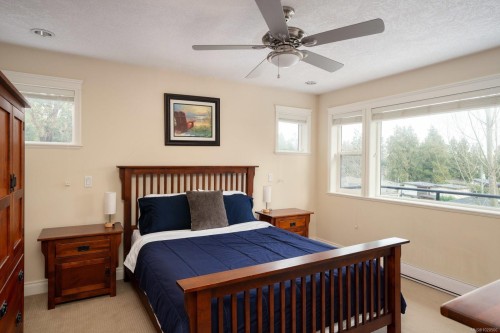 5173 Lochside Dr, Saanich, BC 