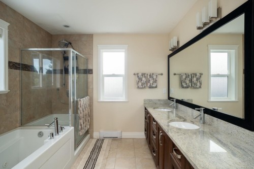 5173 Lochside Dr, Saanich, BC 