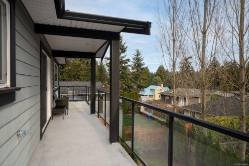 5173 Lochside Dr, Saanich, BC 