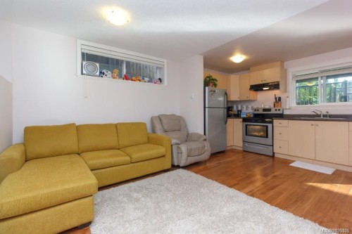 5173 Lochside Dr, Saanich, BC 