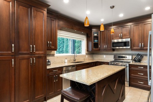 5173 Lochside Dr, Saanich, BC 