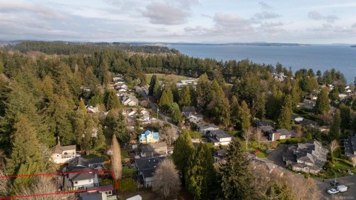 5173 Lochside Dr, Saanich, BC 