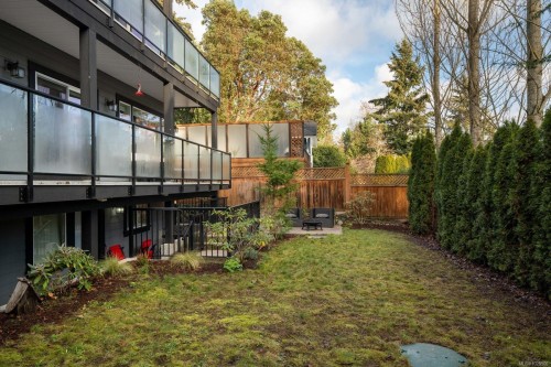 5173 Lochside Dr, Saanich, BC 