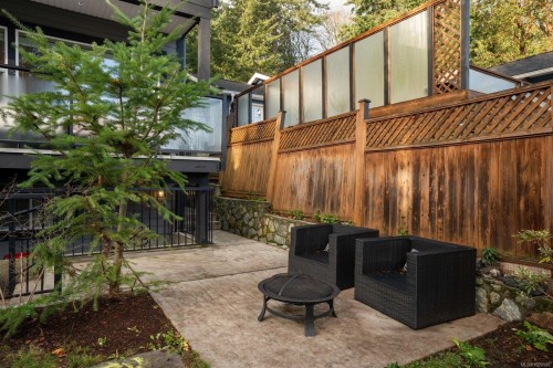 5173 Lochside Dr, Saanich, BC 