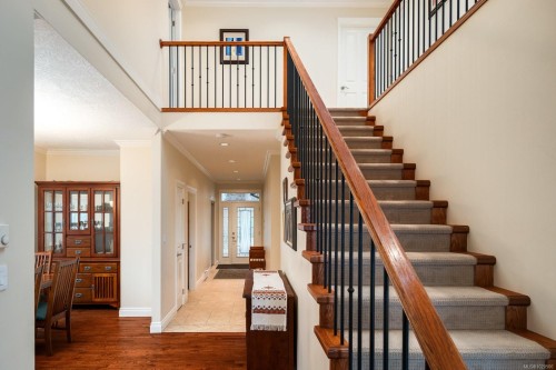 5173 Lochside Dr, Saanich, BC 