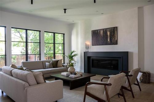 303 Boreham Blvd, Winnipeg, MB 