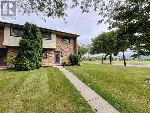 4 - 4 Rosanne Crescent, Hamilton, ON - Outdoor