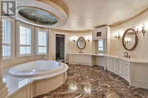 2215 Doulton Drive, Mississauga, ON - Indoor Photo Showing Bathroom