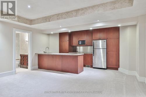 2215 Doulton Drive, Mississauga, ON - Indoor Photo Showing Kitchen