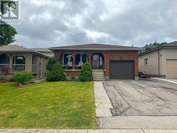 233 LAWNHURST COURT  Hamilton, ON L8V 4R4