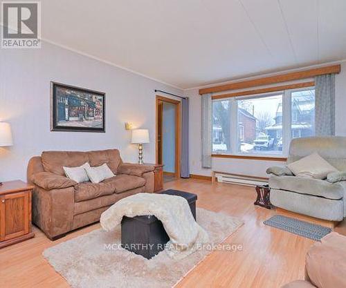 319 Victoria Street, Shelburne, ON - Indoor Photo Showing Living Room
