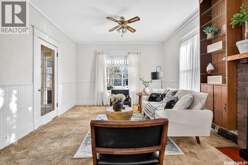 1120 3Rd Avenue Nw, Moose Jaw, SK - Indoor Photo Showing Living Room