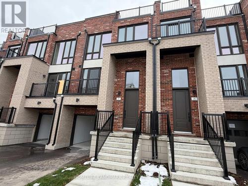 27 BANCROFT LANE  Richmond Hill, ON L4E 1M1