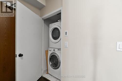 707 - 360 Square One Drive N, Mississauga, ON - Indoor Photo Showing Laundry Room
